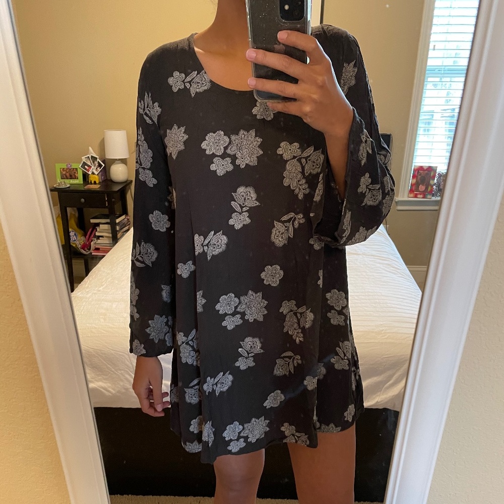 Mossimo Grey and White Flowy Dress